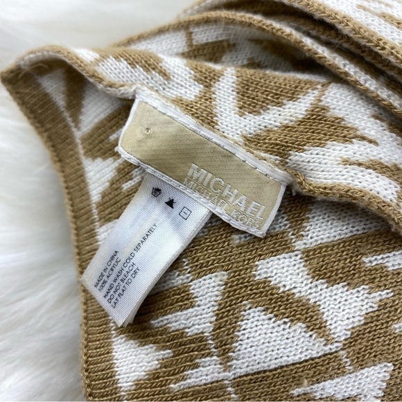 SET OF MICHAEL KORS SCARF AND HAT - Picture 2 of 3
